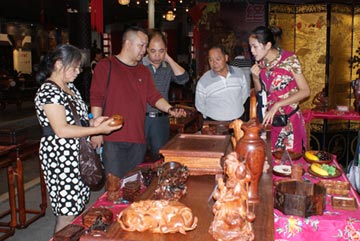 中国邮储客户节•红木品鉴之参观连天红